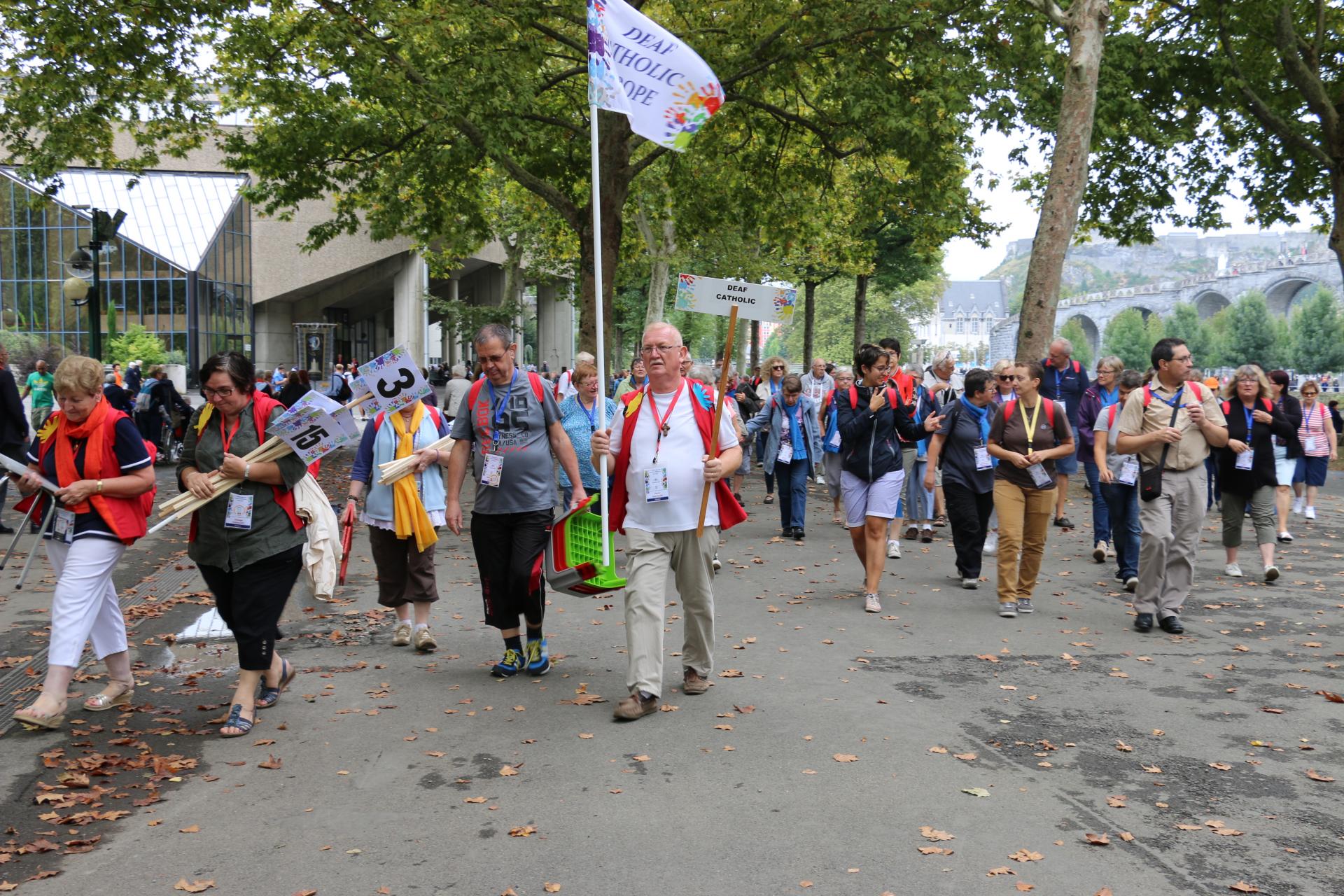 12 Pèlerins en marche